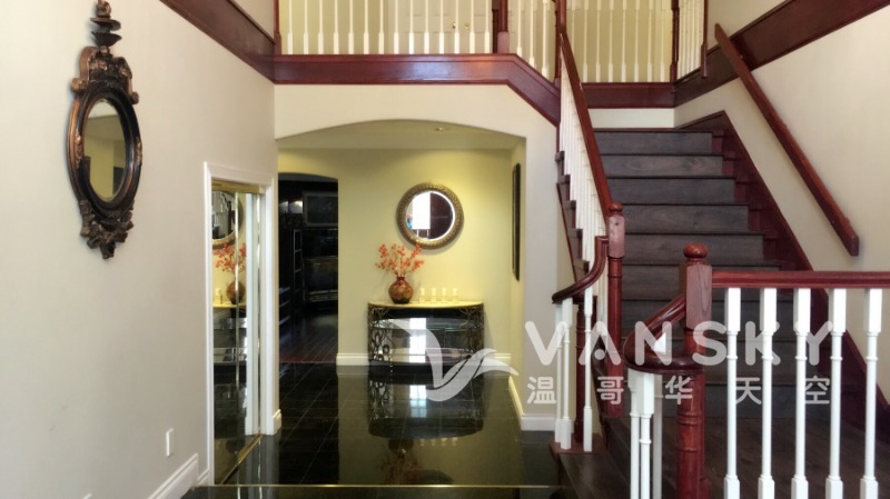 221217161240_Stately staircase.jpg